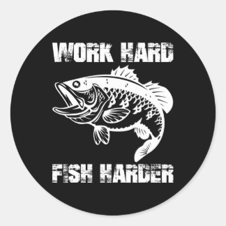 Arbeite Hart Fische Härter Angeln Fischer Lustig F Runder Aufkleber