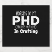 Arbeiten an meinen PHD-Projekten zur Hälfte beim E Schaumweinetikett (Einzelnes Label)