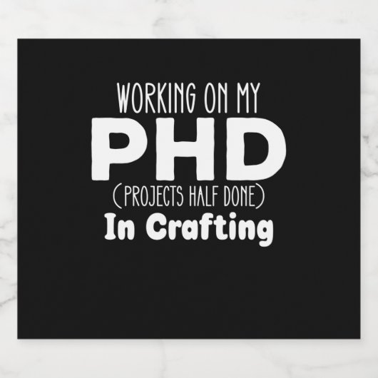 Arbeiten an meinen PHD-Projekten zur Hälfte beim E Schaumweinetikett (Einzelnes Label)