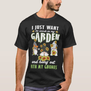Arbeiten in meinem Garten mit meinen Gnomies gnome T-Shirt