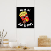 Arbeiten neun an Fries Funny Fries Pun Dark BG Poster (Küche)