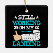 Arbeiten noch an meiner Landung, Arm-Operation-Übe Keramikornament (Vorderseite)