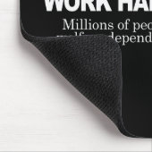 ARBEITEN SCHWERER - Millionen Leute auf Wohlfahrt Mousepad (Ecke)