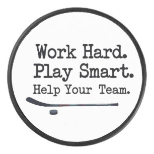 Arbeiten Sie hart. Spielen Sie intelligent. Helfen Eishockey Puck