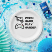 Arbeiten Sie hart, spielen Sie so hart Statement D Pappteller (Party)