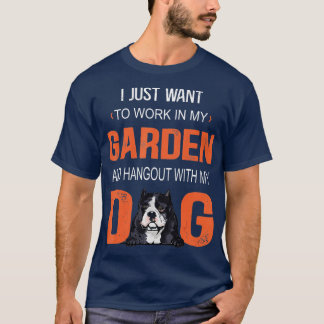 Arbeiten Sie in meinem Garten und verbringen Sie m T-Shirt