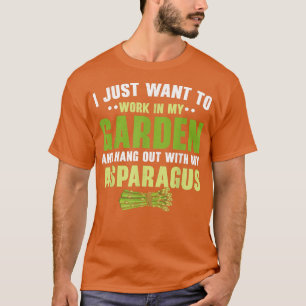 Arbeiten Sie in meinem Garten und verbringen Sie m T-Shirt