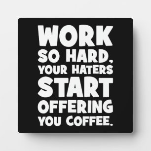 Arbeiten Sie so hart, dass Ihre Hasser Ihnen Kaffe Fotoplatte