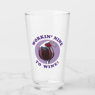 Arbeiten von neun an den Wein   Funny Wine Lovers  Glas