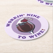 Arbeiten von neun an den Wein | Funny Wine Lovers  Runder Pappuntersetzer (Angewinkelt)