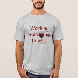 Arbeiten von neun zum Wein. T-Shirt
