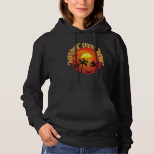 Arbeiten von Zuhause als digitaler Nominator in ei Hoodie