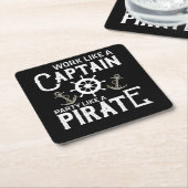 Arbeiten wie ein Captain-Party wie ein Pirat Rechteckiger Pappuntersetzer (angewinkelt)