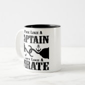 Arbeiten wie ein Captain-Party wie ein Pirat # Zweifarbige Tasse (Vorderseite Links)