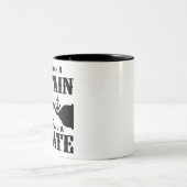 Arbeiten wie ein Captain-Party wie ein Pirat # Zweifarbige Tasse (Mittel)