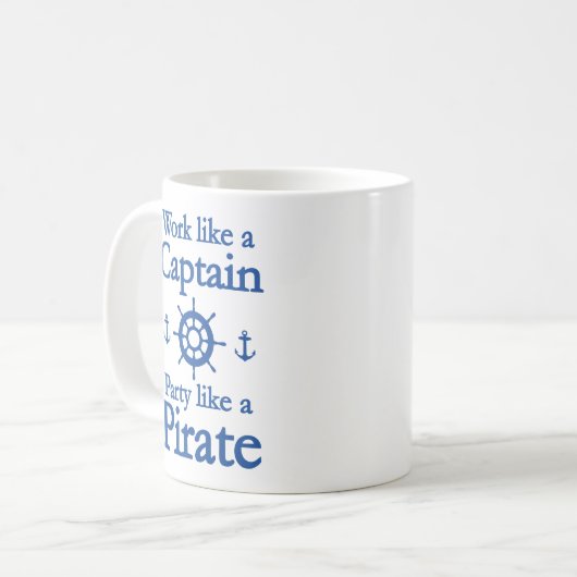 Arbeiten wie ein Captain-Party wie eine Piratencof Kaffeetasse (Vorderseite Links)