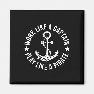 Arbeiten wie ein Captain spielen wie ein Piratenan Magnet