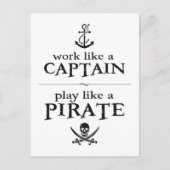 Arbeiten wie ein Kapitän, spielen wie ein Pirat Postkarte (Vorderseite)