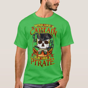 Arbeitet wie ein Captain, der wie ein Pirat spielt T-Shirt