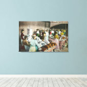 Arbeitnehmer, die Goodies verpackenFresno, CA Leinwanddruck (Insitu (Holzboden))