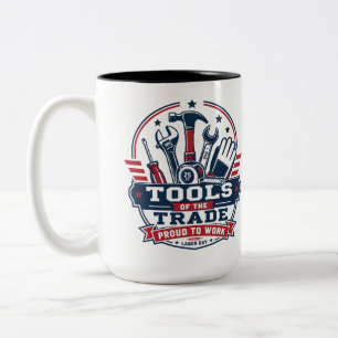 Arbeitsgeräte zum Tag der Arbeit Zweifarbige Tasse