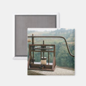 Arbeitsmodell einer Olivenpresse Magnet (Vorderseite/Rückseite)