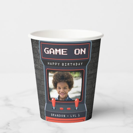 Arcade Game Foto Bridge Retro Pappbecher (Vorderseite)