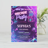 Arcade Neon Glow Birthday Party Einladung (Stehend Vorderseite)