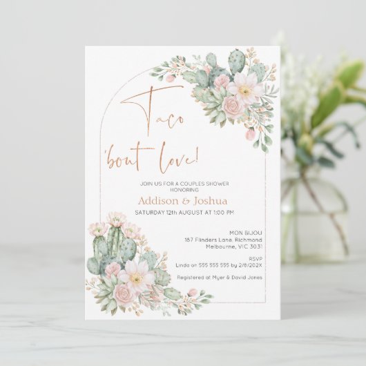 Arch Blush Floral Taco "über Liebe Paare Bridal Einladung (Stehend Vorderseite)