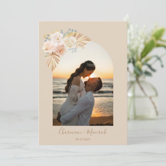 Arch Boho Pampas Grass Wedding Einladung (Stehend Vorderseite)