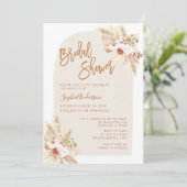 Arch Boho Terracotta Pampas Grass Brautparty Einladung (Stehend Vorderseite)