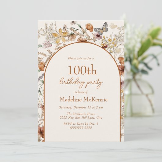 Arch Boho Wildblumen 100. Geburtstag Einladung (Stehend Vorderseite)