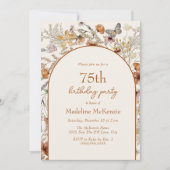 Arch Boho Wildblumen 75. Geburtstag Einladung (Vorderseite)
