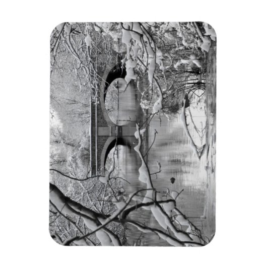 Arch Bridge über Frozen River im Winter Magnet (Vertikal)