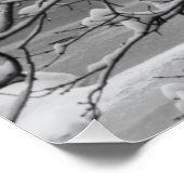 Arch Bridge über Frozen River im Winter Poster (Ecke)