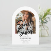 Arch Foto Pinselkalligraphie Sweet 16 Einladung (Stehend Vorderseite)