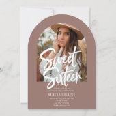 Arch Foto Pinselkalligraphie Sweet 16 Einladung (Vorderseite)
