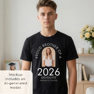 Arch Foto Stolzer Bruder des Absolventen von 2026 T-Shirt