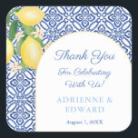 Arch Frame Capri Lemons Blue Tiles Gastgeschenk Ho Quadratischer Aufkleber<br><div class="desc">Dieses Design verbindet mehrere moderne klassische Trends: eine Bogenform,  blau-weiße Fliesen und Aquarelllemonen.</div>