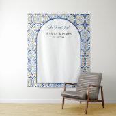 Arch Mediterranean Blue Tile Verlobung Hintergrund Wandteppich (Beispiel)