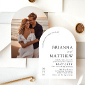 Arch Modern Black & White Minimalistisch Wedding Einladung