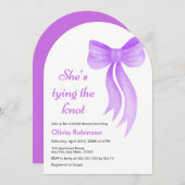 Arch Purple Bow She's Tying the Knot Bridal Shower Einladung (Vorne/Hinten)