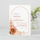 Arch Terracotta Pampas Grass in einer Hochzeit Einladung (Stehend Vorderseite)