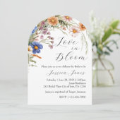 Arch Wildblume "Liebe in Bloom" Brautparty Invi Einladung (Stehend Vorderseite)