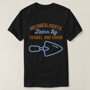 Archäologen lernen durch Trial und Error T-Shirt