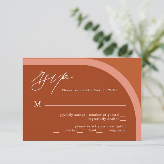 Arched Desert Terra Cotta Modern Wedding RSVP Card (Stehend Vorderseite)