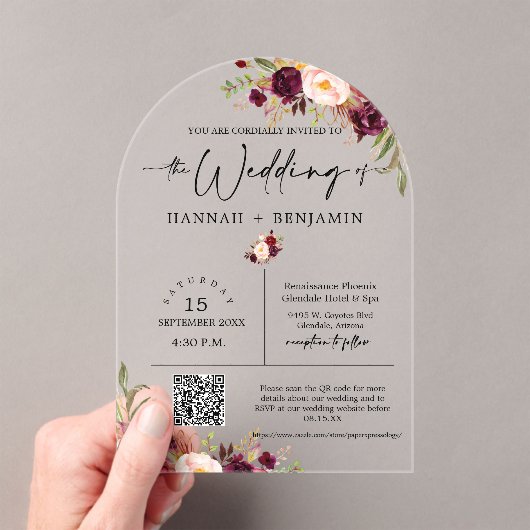 Arched Marsala Boho Wedding Modern Minimal QR Code Acryleinladungen (Insitu (Handheld))