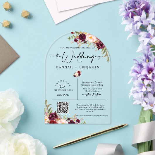 Arched Marsala Boho Wedding Modern Minimal QR Code Acryleinladungen (Insitu (Hochzeit))