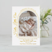 Arched Photo Elegant Script Birth Announcement Folieneinladung (Stehend vorne)