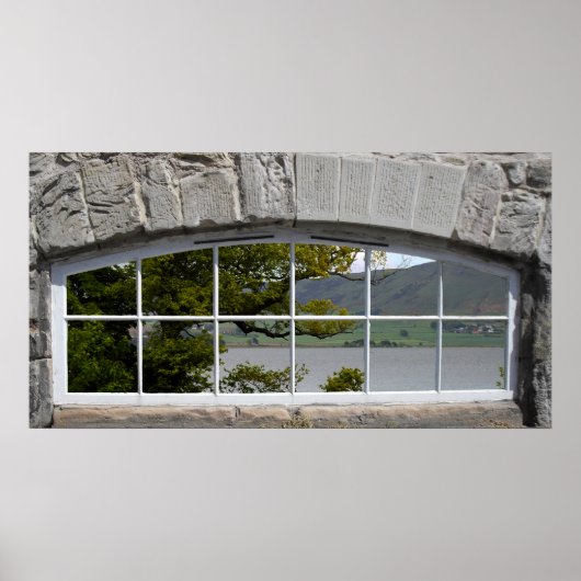 Arched Window mit Blick auf einen Loch Poster (Vorne)